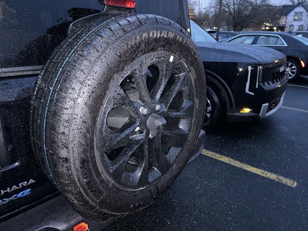 Used 2025 Jeep Wrangler Unlimited Sahara image 9