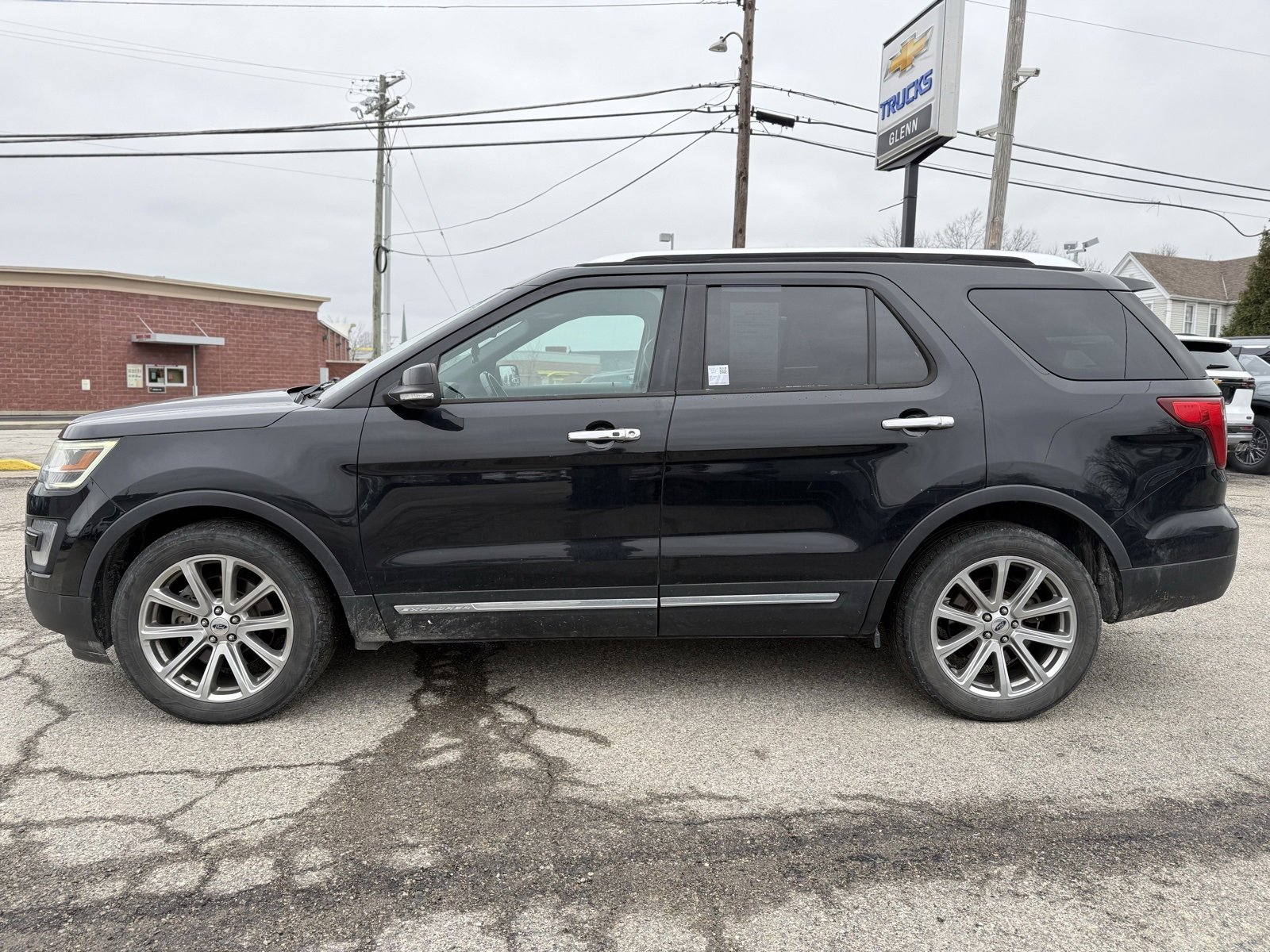 Used 2017 Ford Explorer Limited image 5