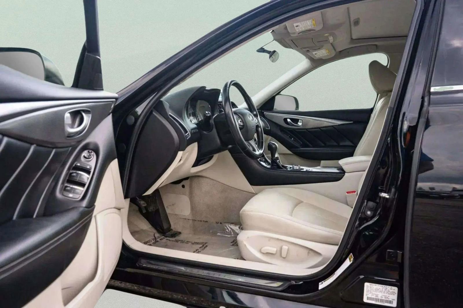 Used 2015 INFINITI Q50 w/ Moonroof Package image 10