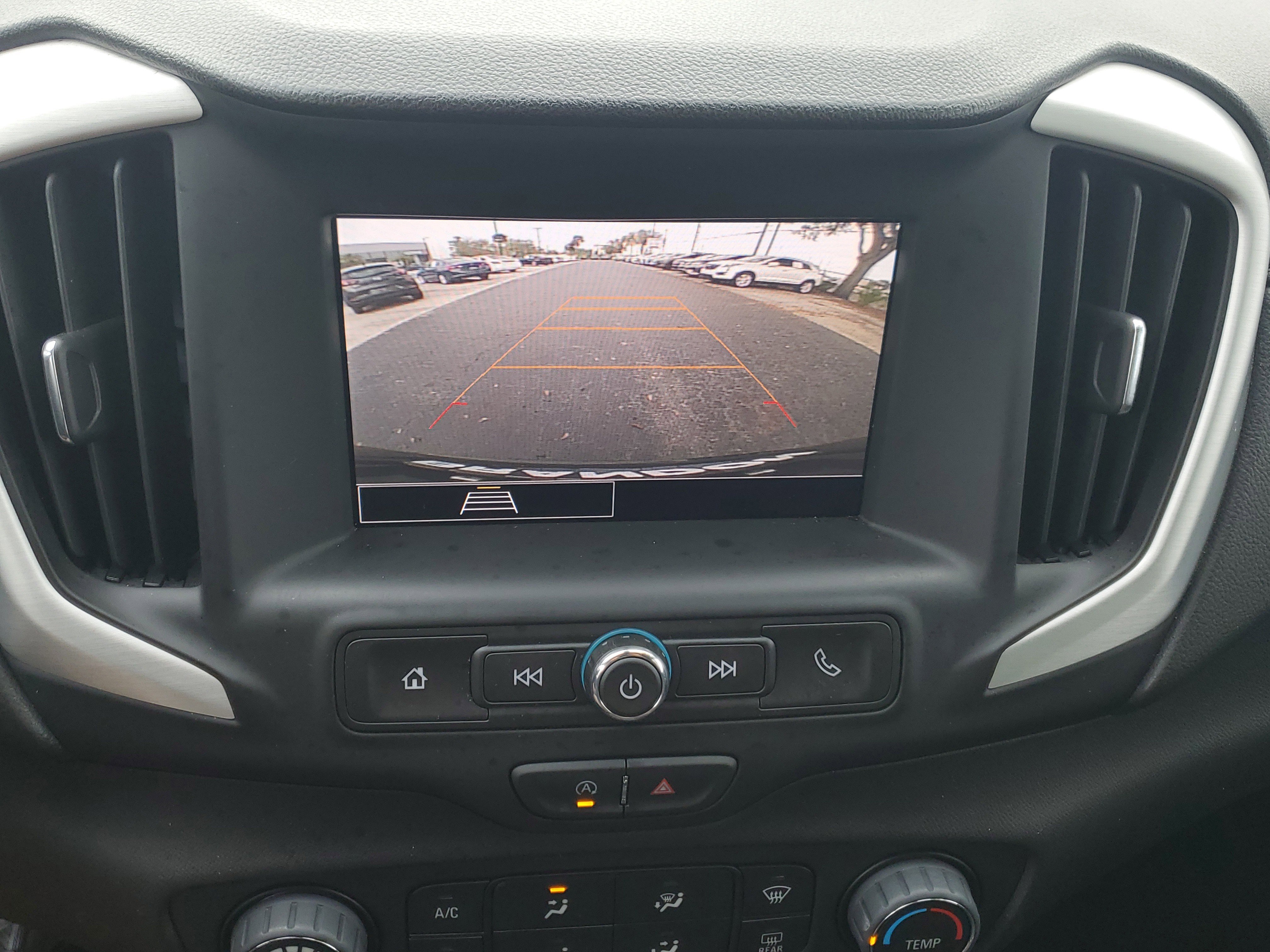 Used 2024 GMC Terrain SLE image 25
