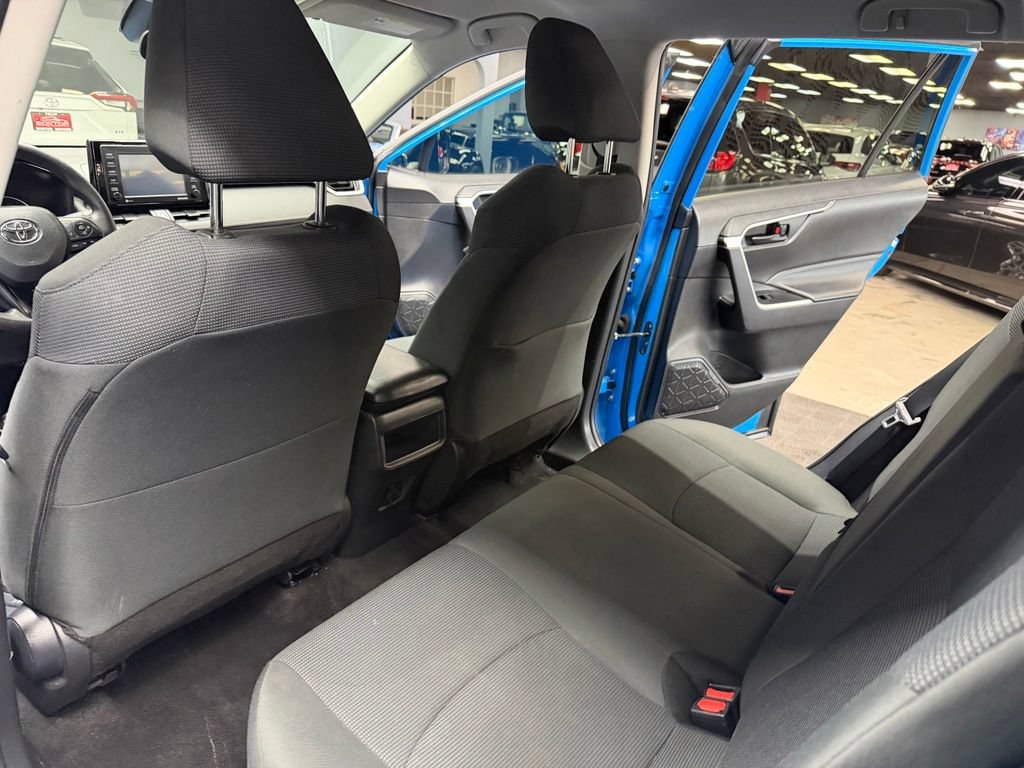 Used 2020 Toyota RAV4 LE FWD image 39