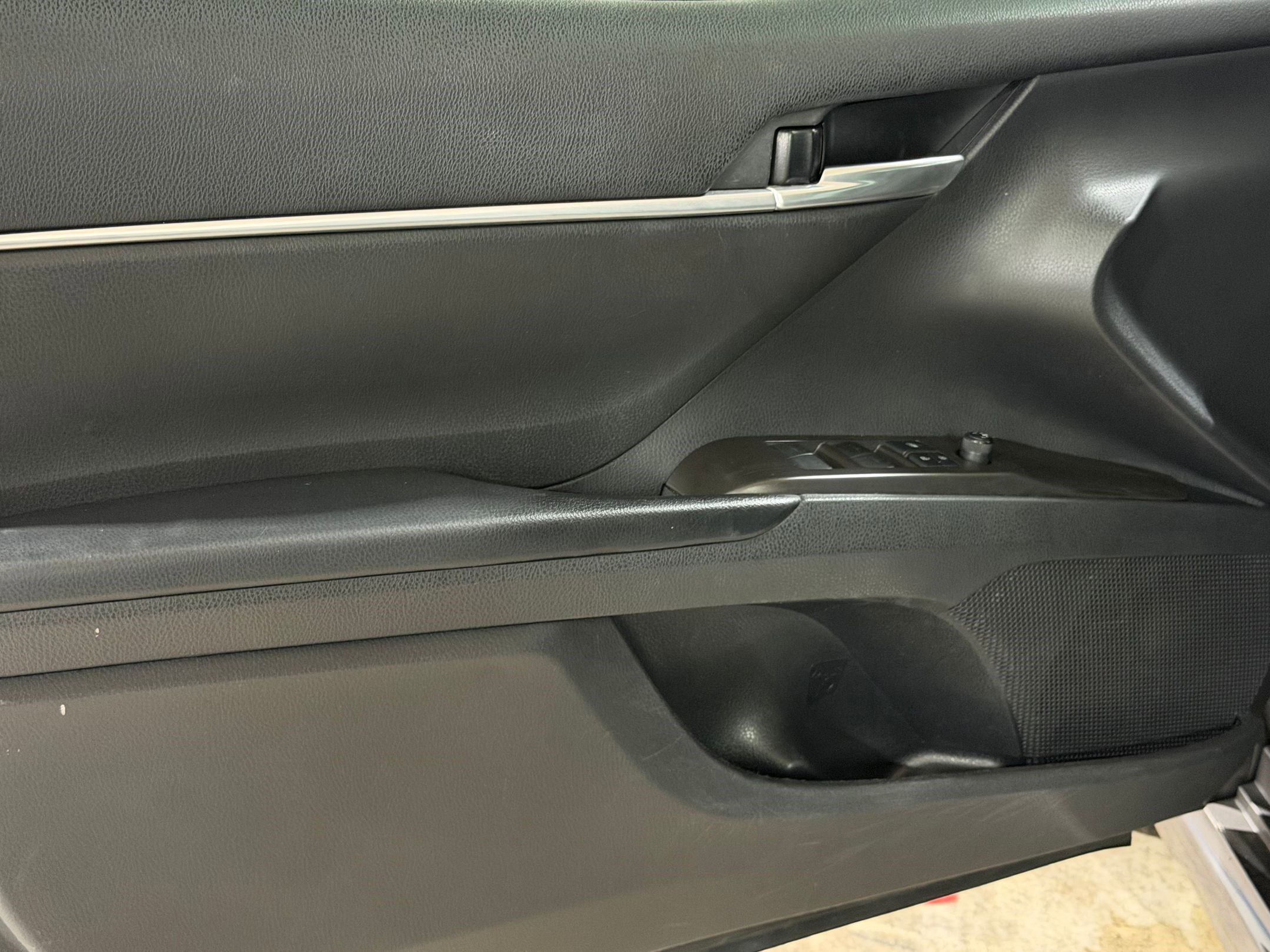 Used 2021 Toyota Camry SE image 12
