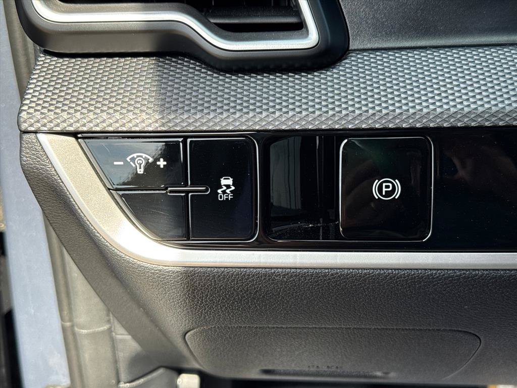 Used 2025 Kia Sportage LX FWD image 20