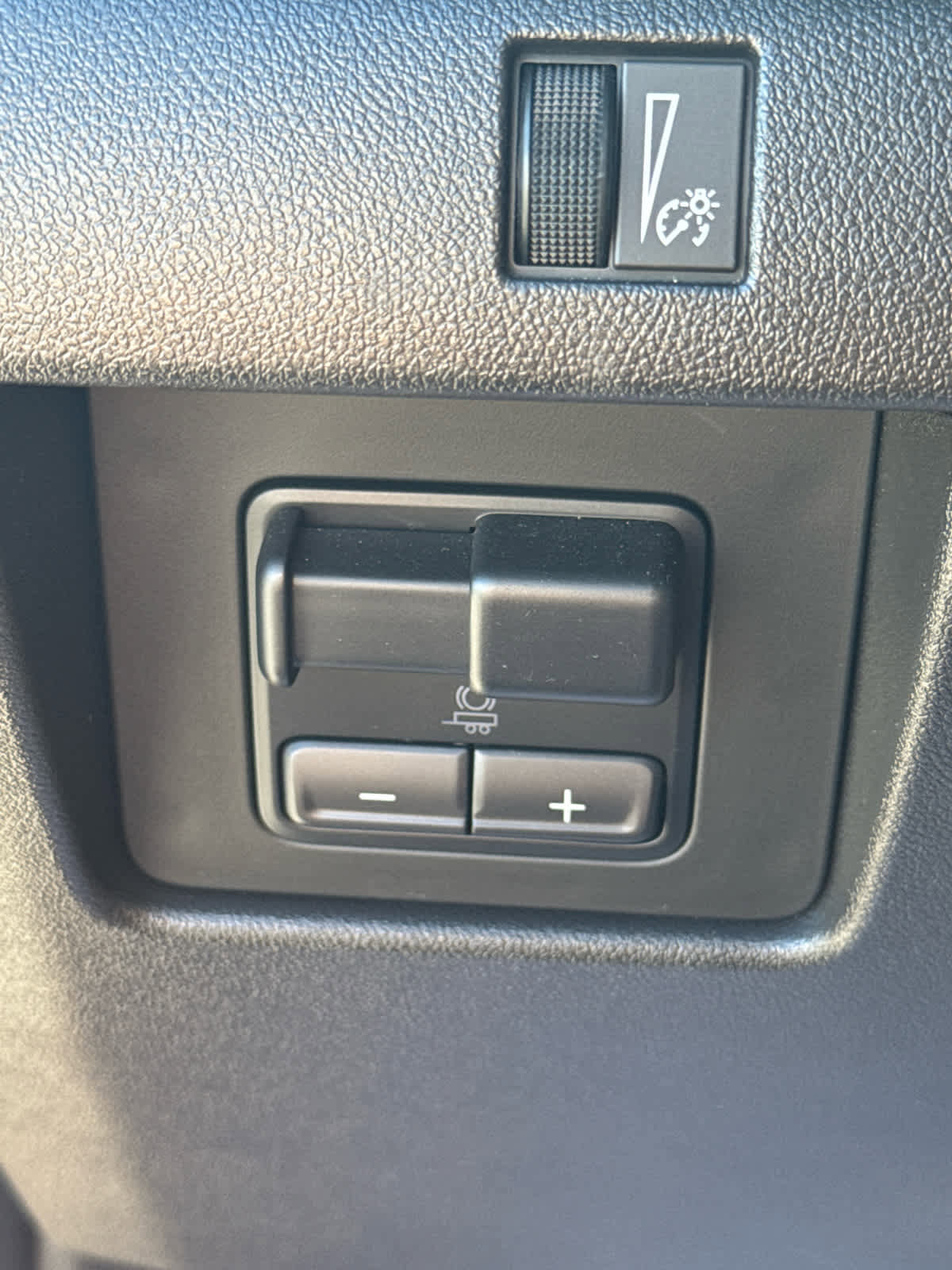 Used 2024 Chevrolet Colorado Trail Boss w/ Technology Package image 31