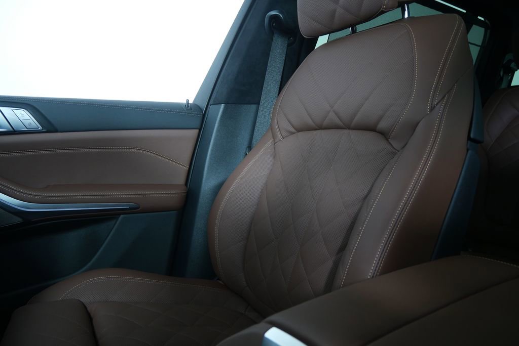 Used 2026 BMW X7 xDrive40i w/ Executive Package AWD/4WD image 27