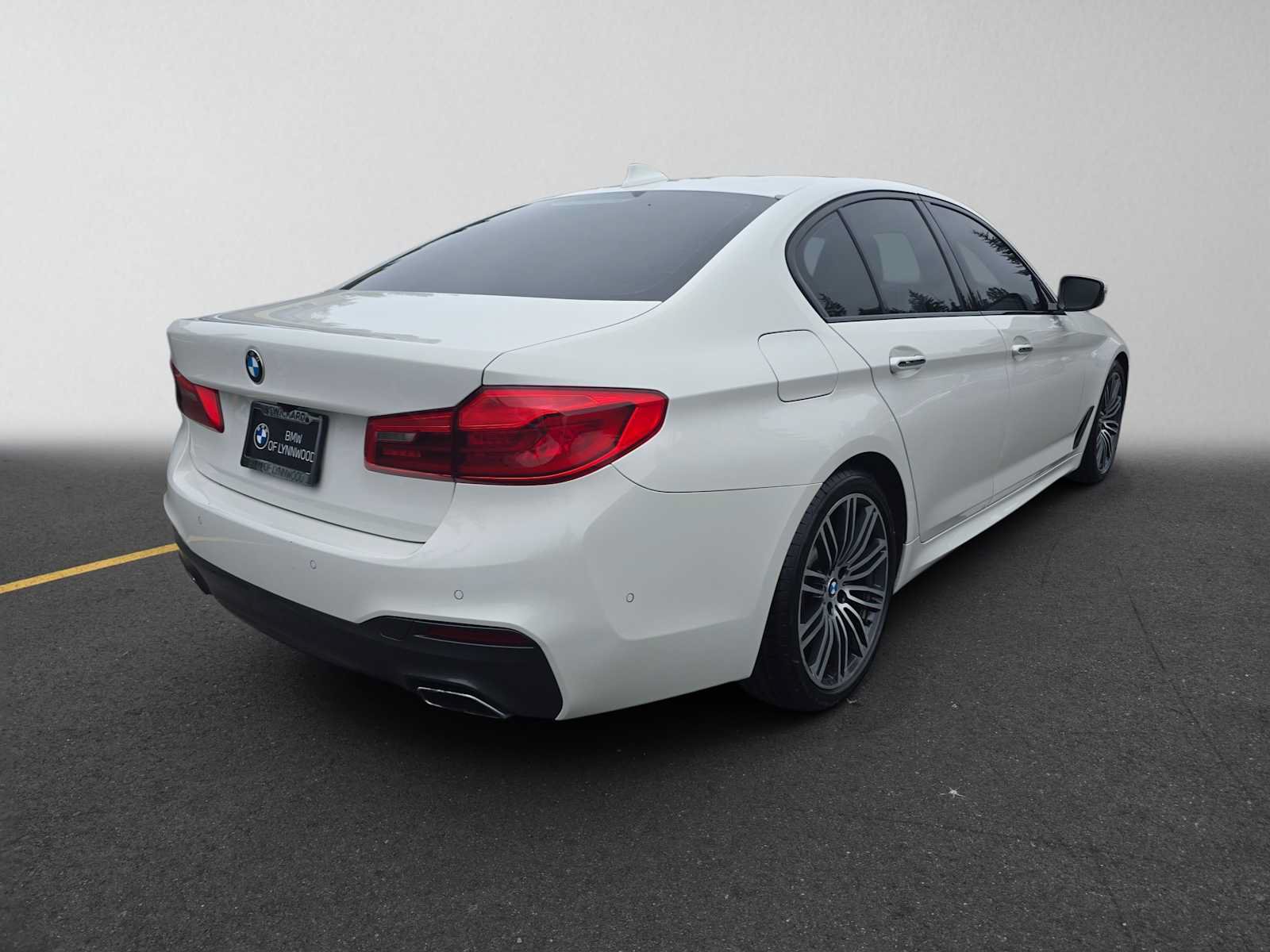 Used 2018 BMW 530i w/ M Sport Package RWD image 3