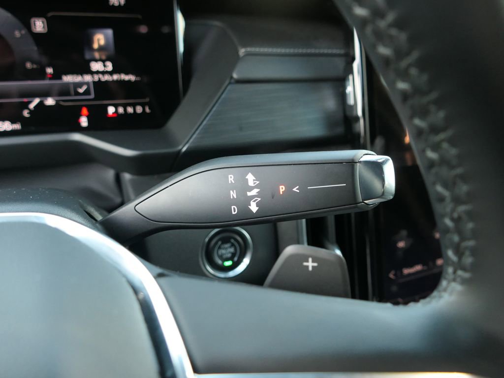 Used 2025 GMC Acadia Elevation image 17