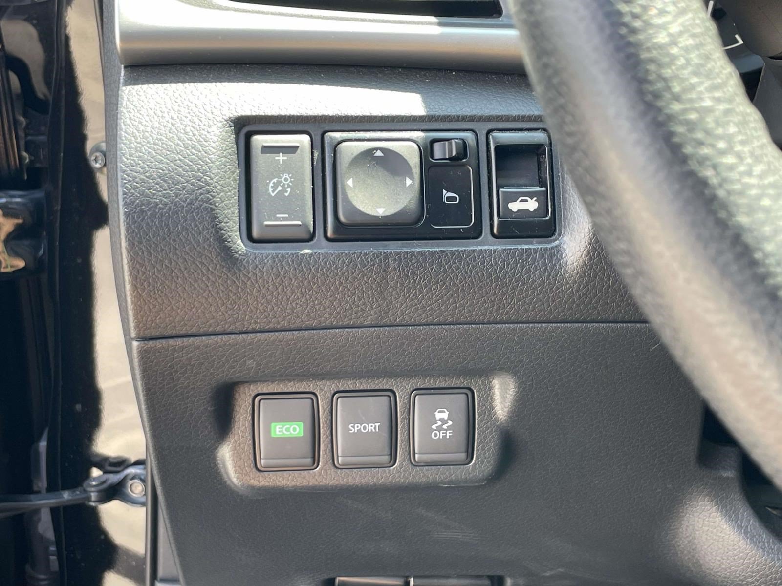 Used 2018 Nissan Sentra SR w/ Technology Package FWD image 18