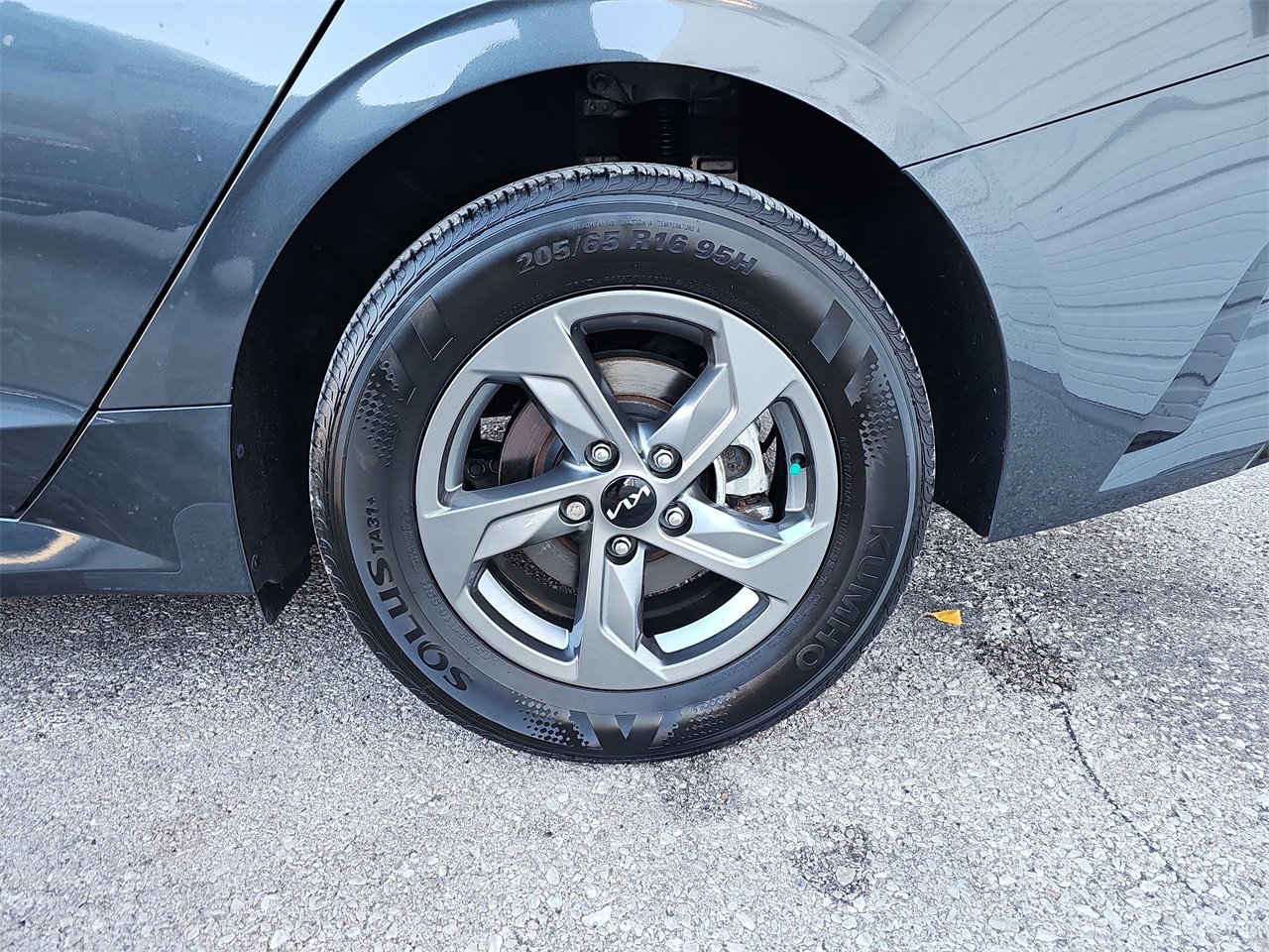 Used 2023 Kia K5 LXS image 32