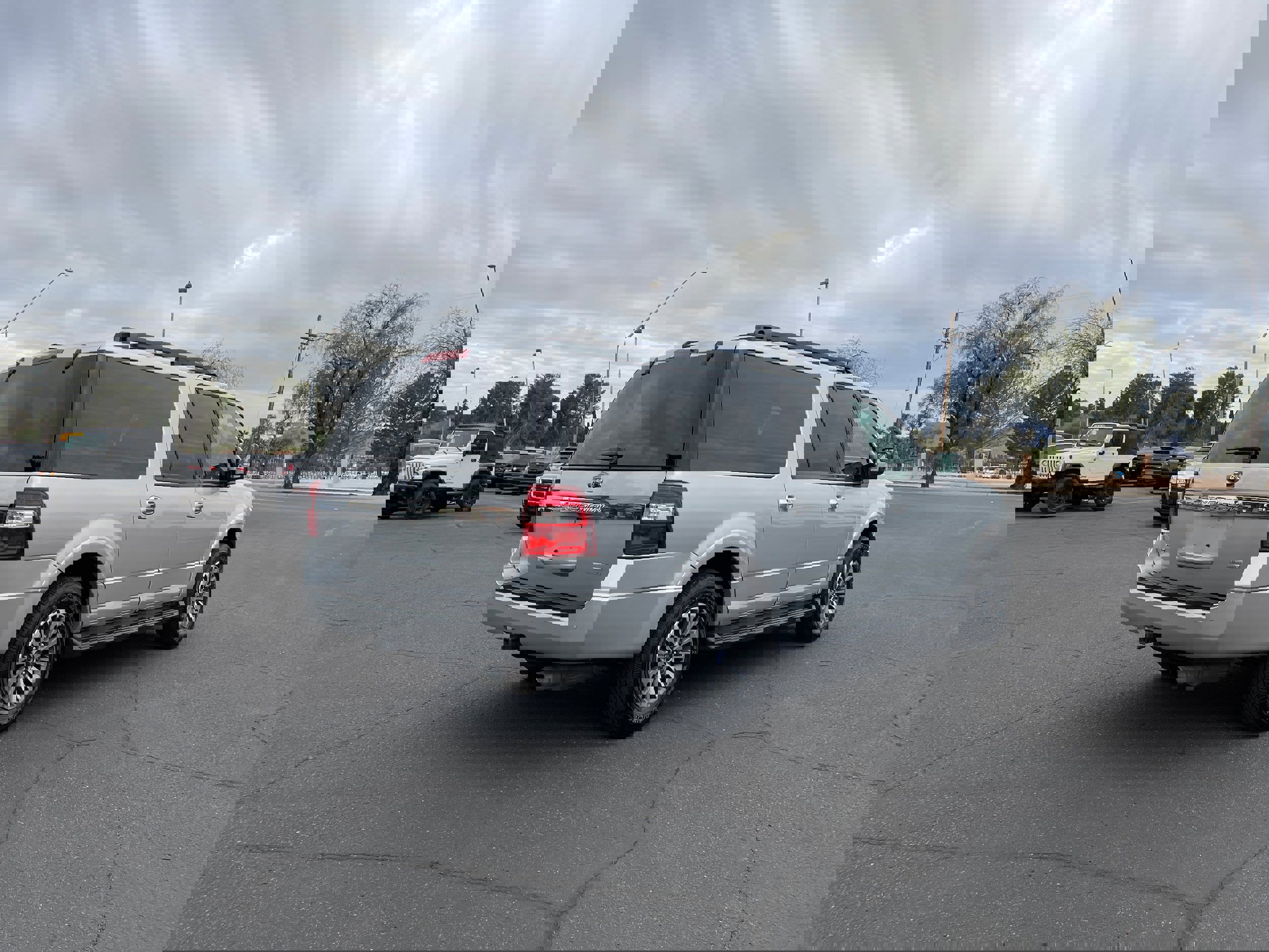 Used 2017 Ford Expedition EL XLT image 5