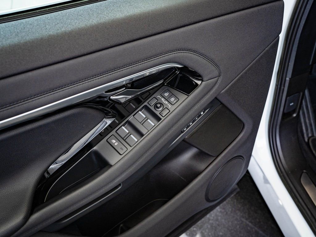 Used 2023 Land Rover Range Rover Evoque R-Dynamic SE image 25