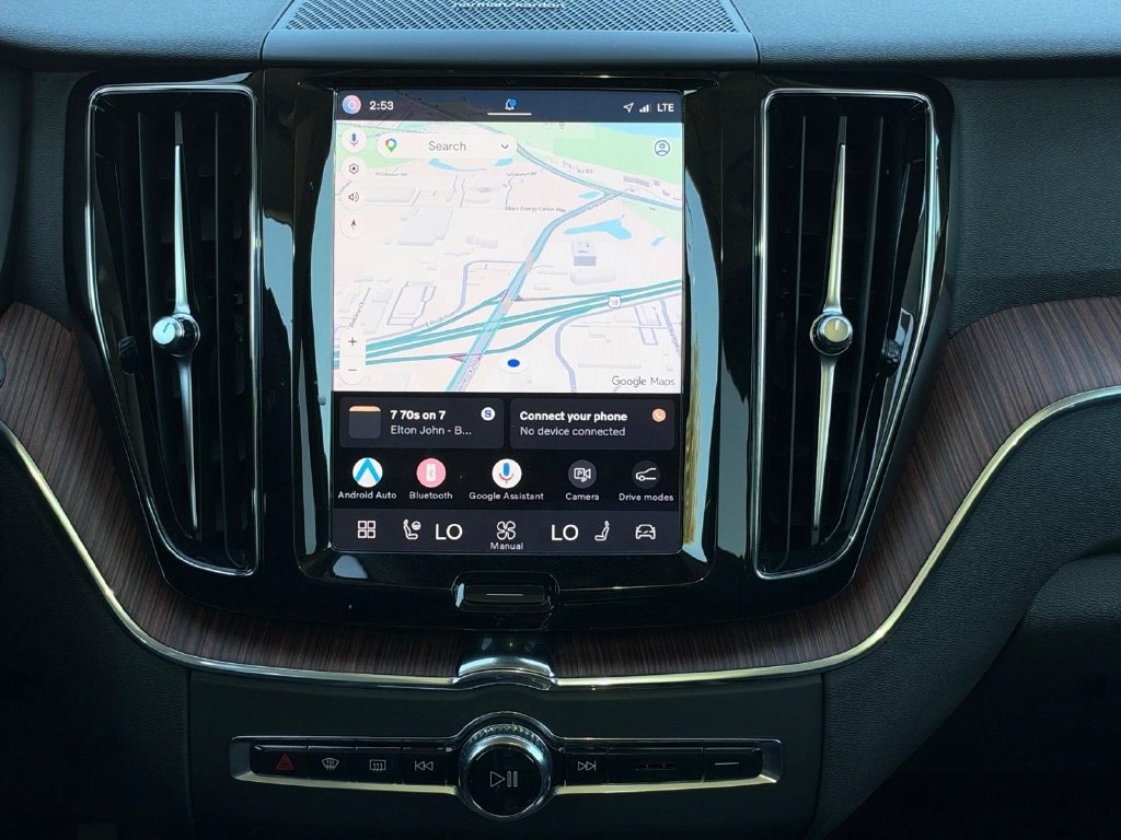 Certified 2024 Volvo XC60 T8 Plus w/ Climate Package AWD/4WD image 13