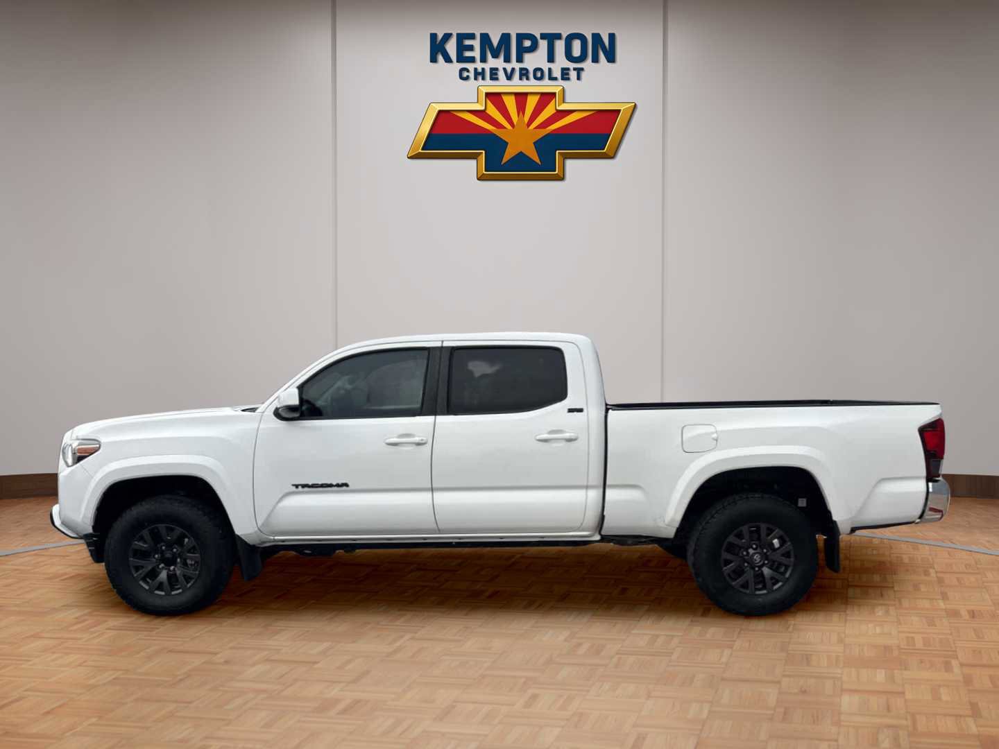 Used 2020 Toyota Tacoma SR5 AWD/4WD image 3