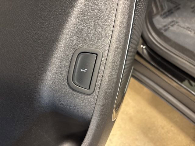 Used 2025 GMC Acadia Elevation image 34