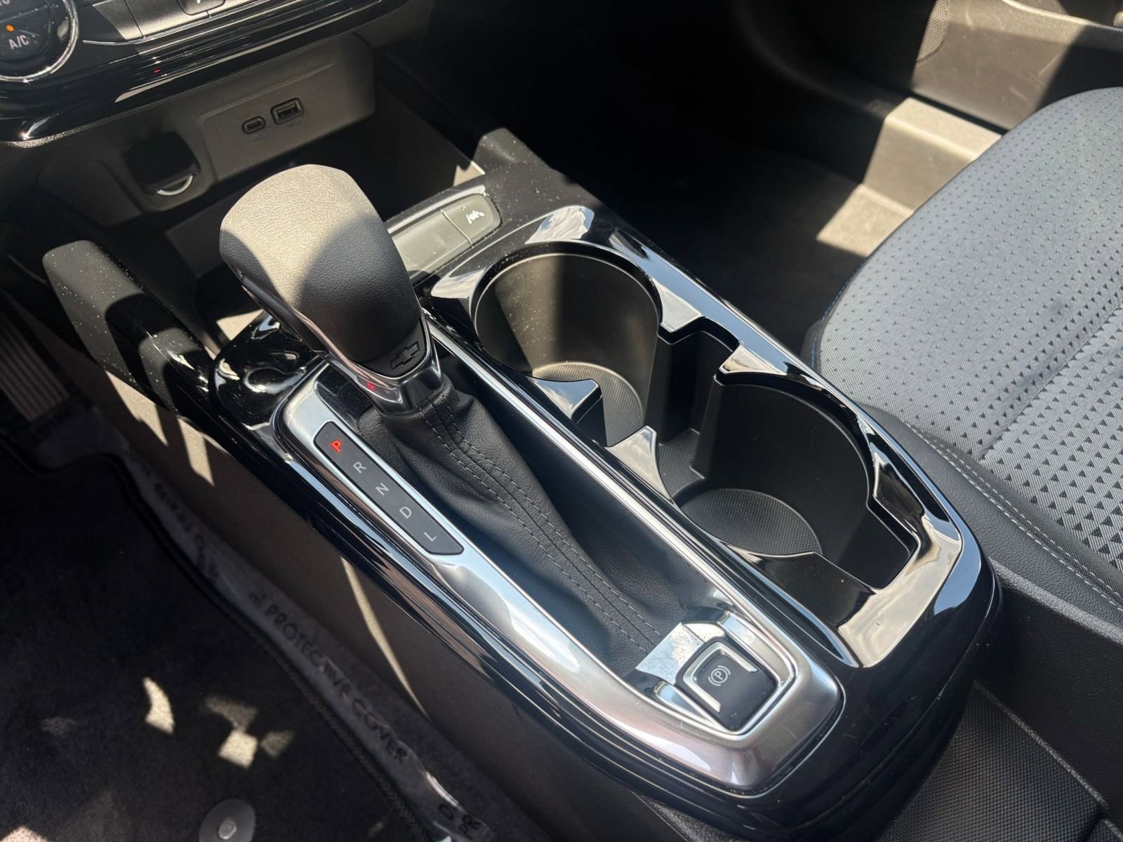 Used 2025 Chevrolet Trax LT FWD image 41