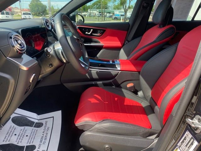 Used 2025 Mercedes-Benz GLC 300 4MATIC image 16