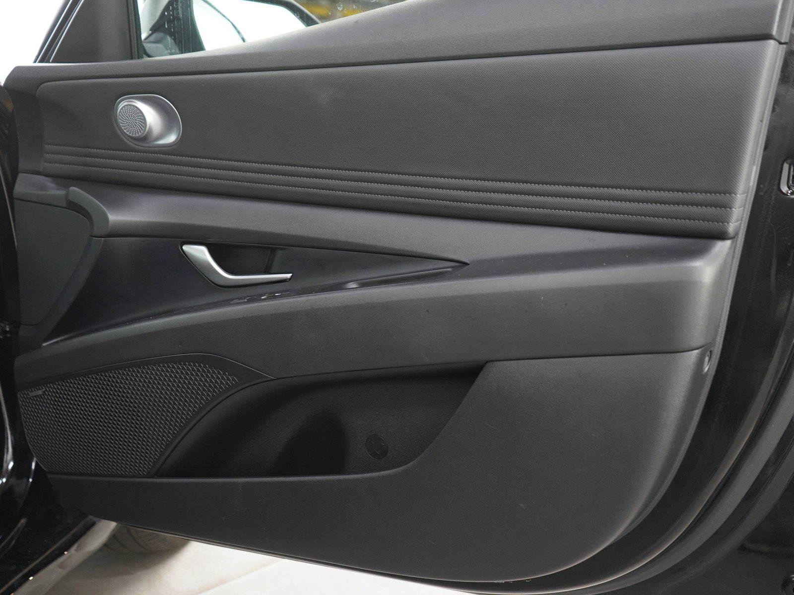 Used 2023 Hyundai Elantra Limited FWD image 11