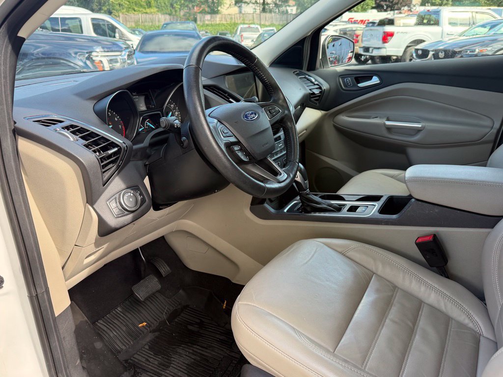 Certified 2019 Ford Escape Titanium AWD/4WD image 18