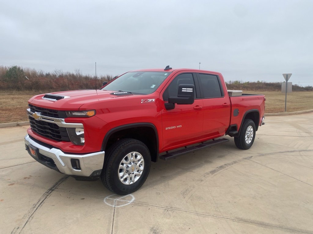 Used 2024 Chevrolet Silverado 2500 LT image 3