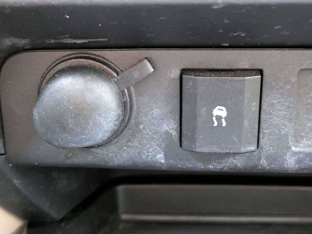 Used 2010 Ford Escape XLS image 28