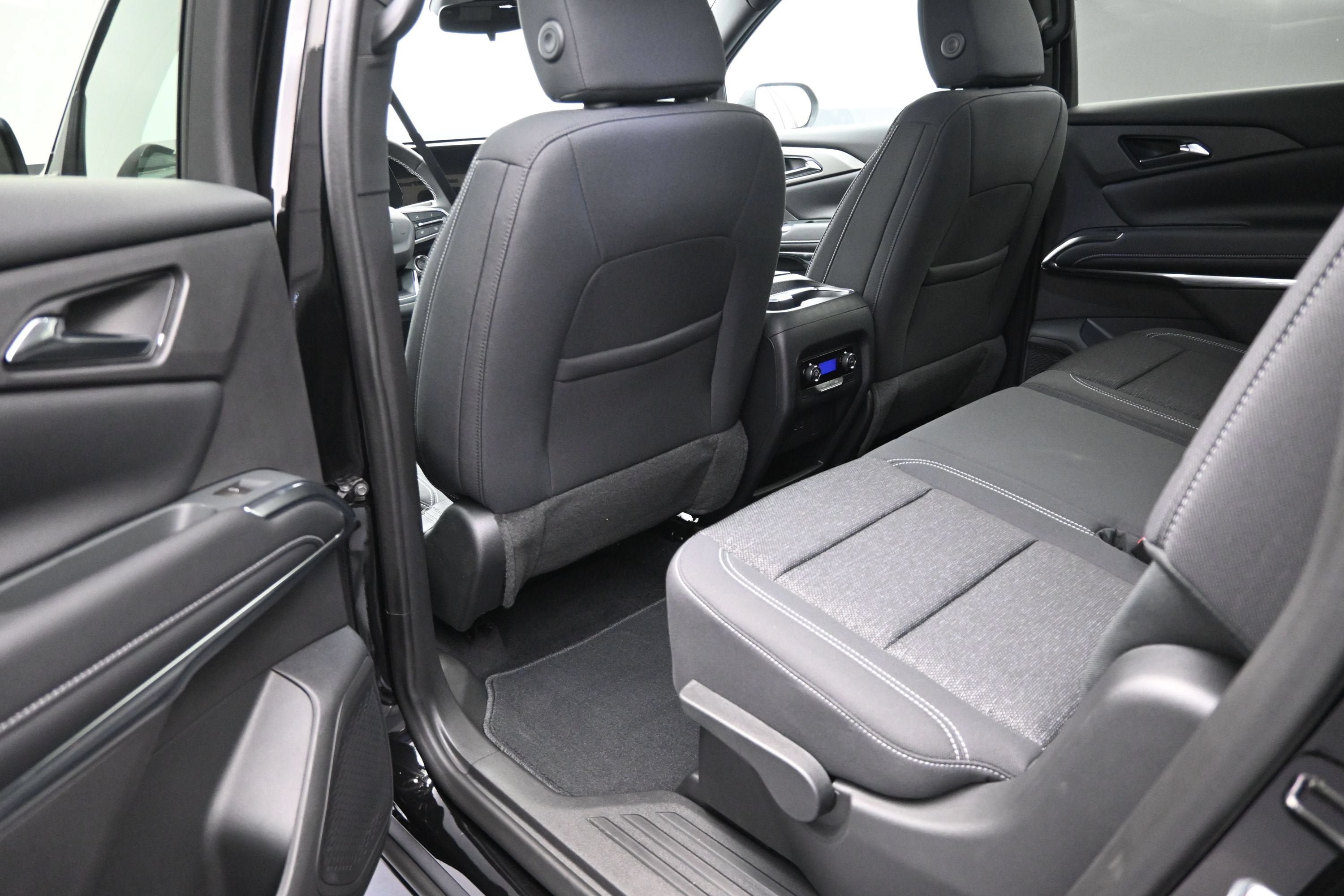 New 2027 Chevrolet Traverse LT FWD image 31