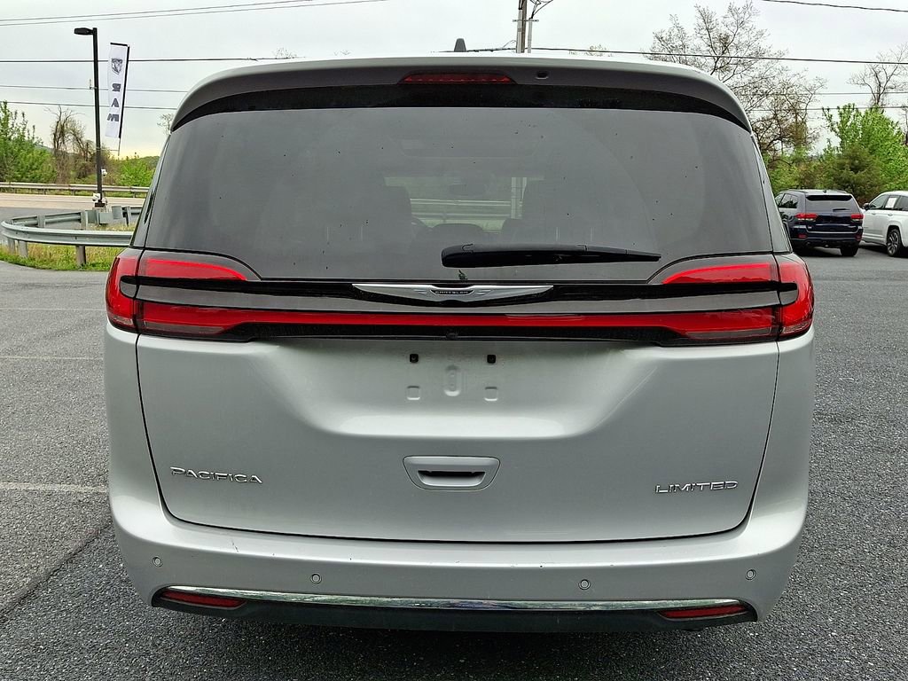 Used 2024 Chrysler Pacifica Limited FWD image 9