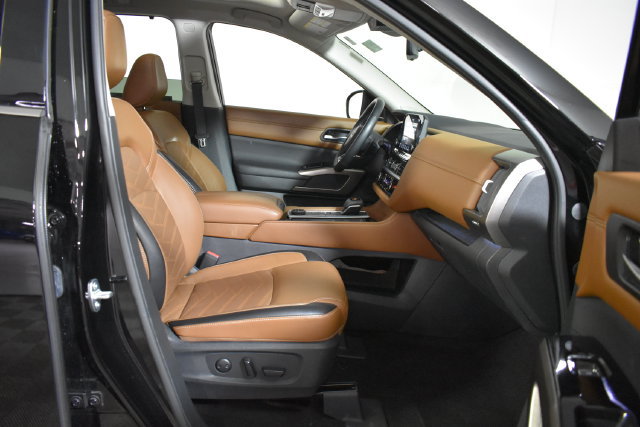 Used 2025 Nissan Pathfinder Platinum AWD/4WD image 39