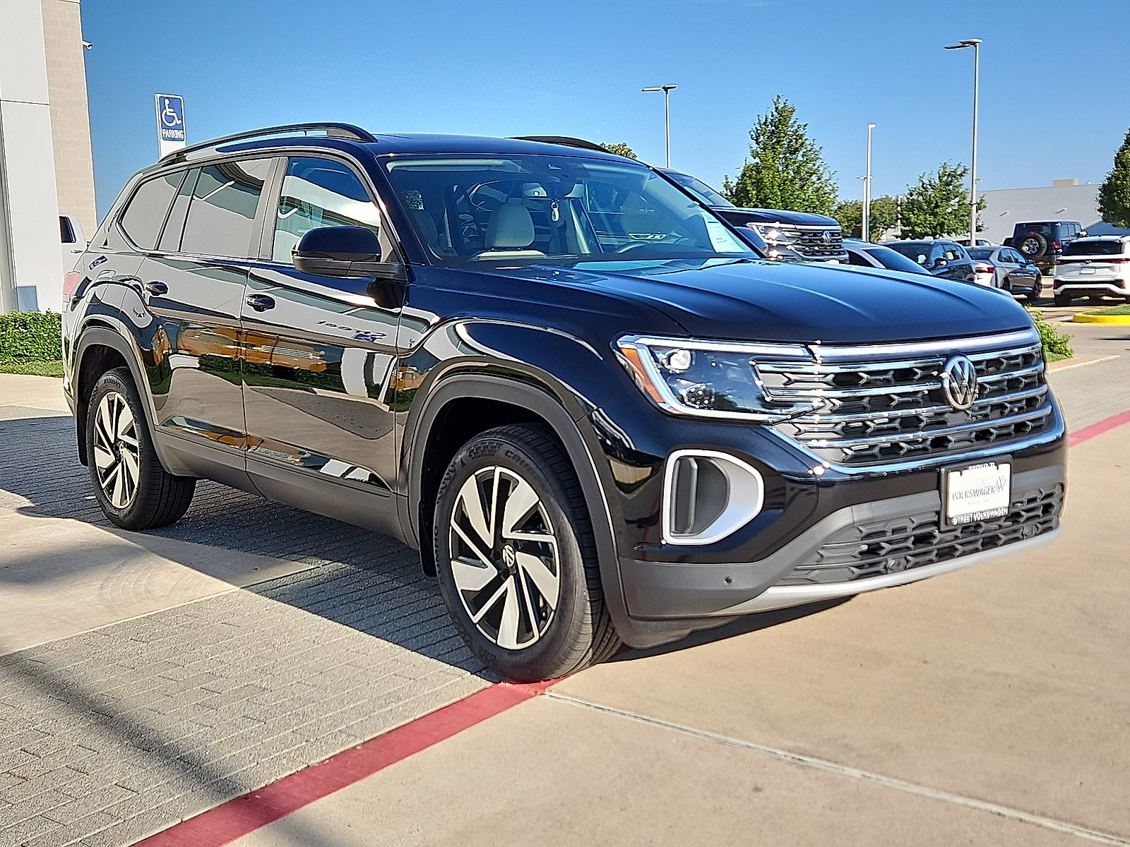 New 2026 Volkswagen Atlas SE image 4