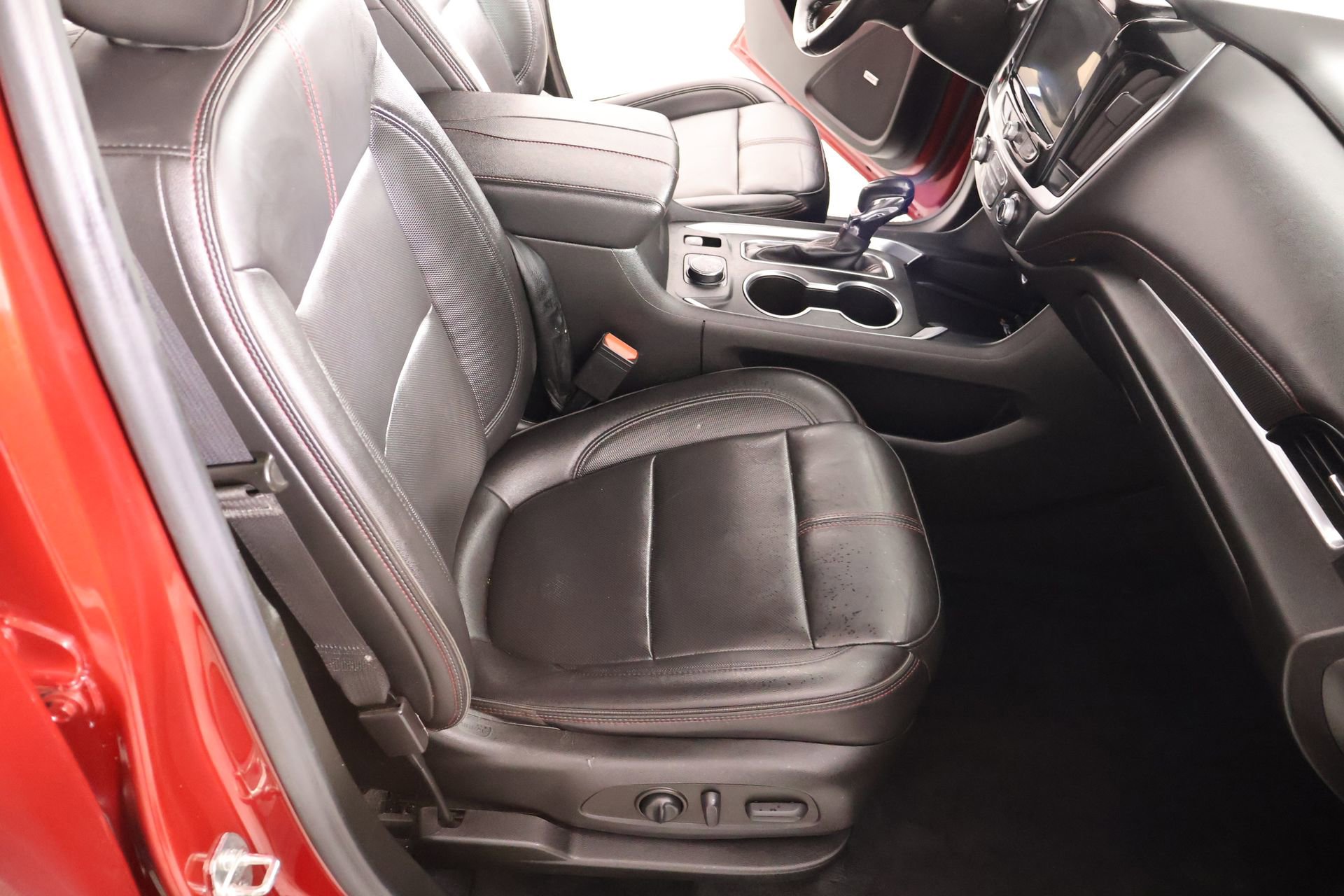 Used 2022 Chevrolet Traverse RS w/ LPO, Floor Liner Package image 14