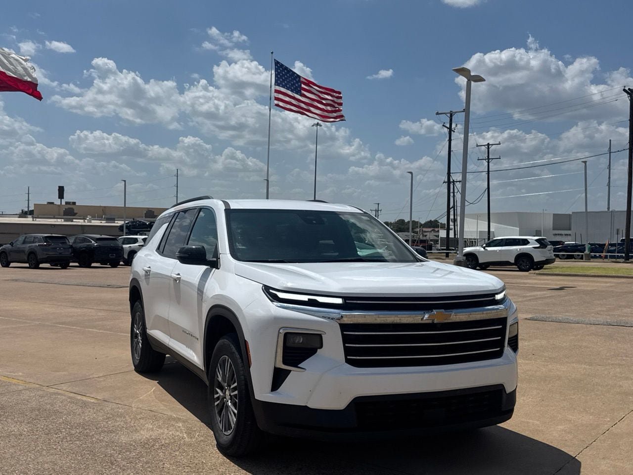 Used 2025 Chevrolet Traverse LT AWD/4WD image 2