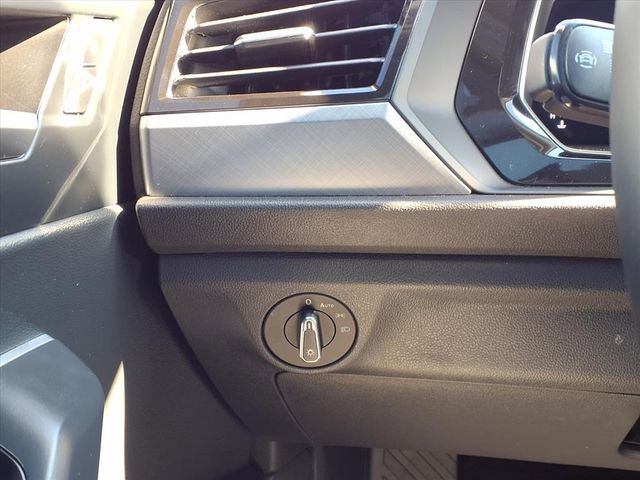 Used 2022 Volkswagen Jetta SE w/ Panoramic Sunroof Package image 14