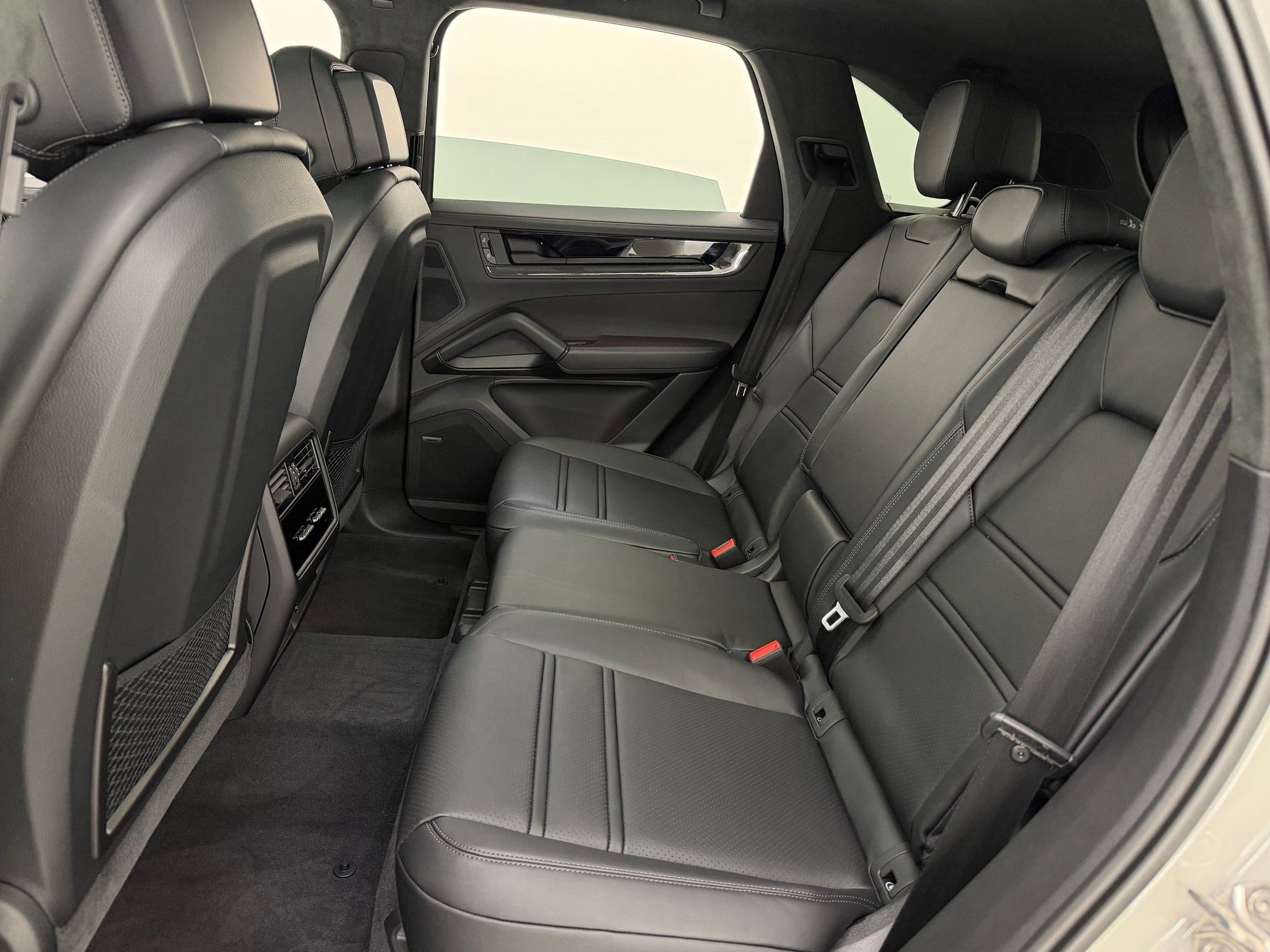 New 2026 Porsche Cayenne GTS AWD/4WD image 24