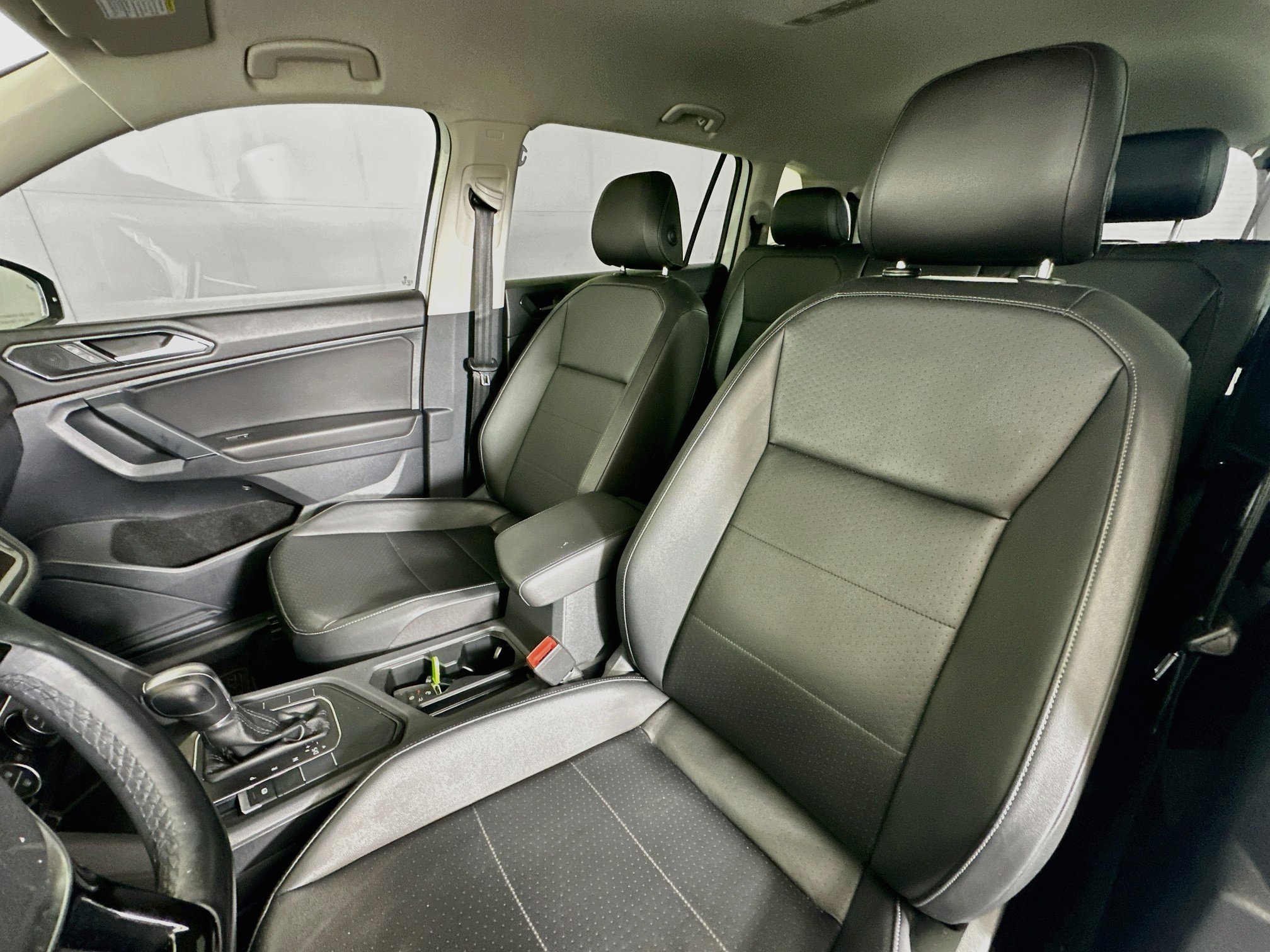 Used 2018 Volkswagen Tiguan SE FWD image 13