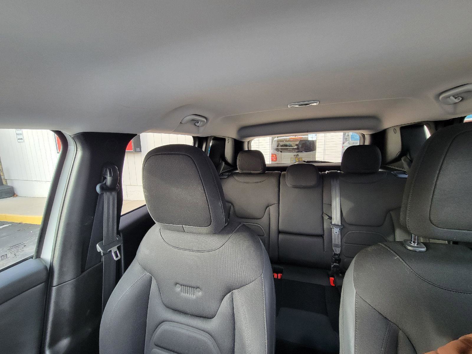 Used 2017 Jeep Renegade Altitude image 23