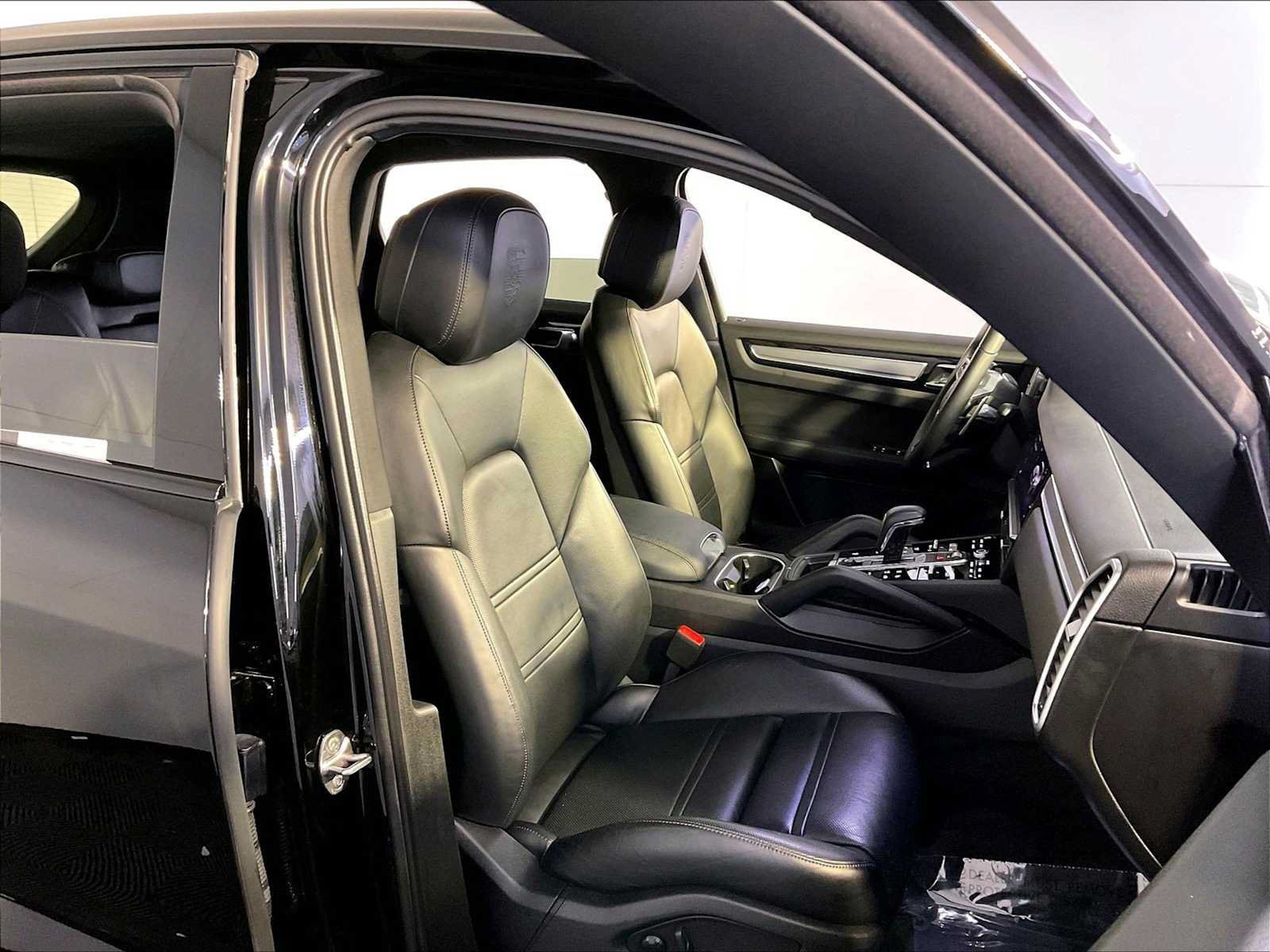 Certified 2023 Porsche Cayenne Platinum Edition AWD/4WD image 18