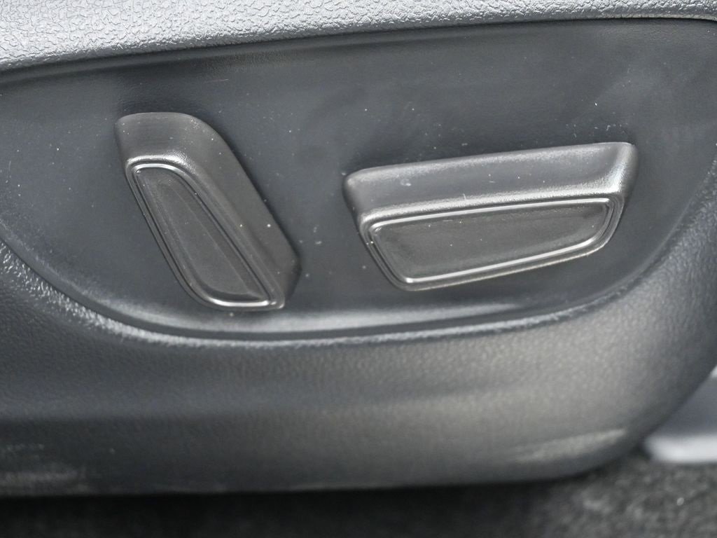 Certified 2025 Toyota Highlander Platinum image 39