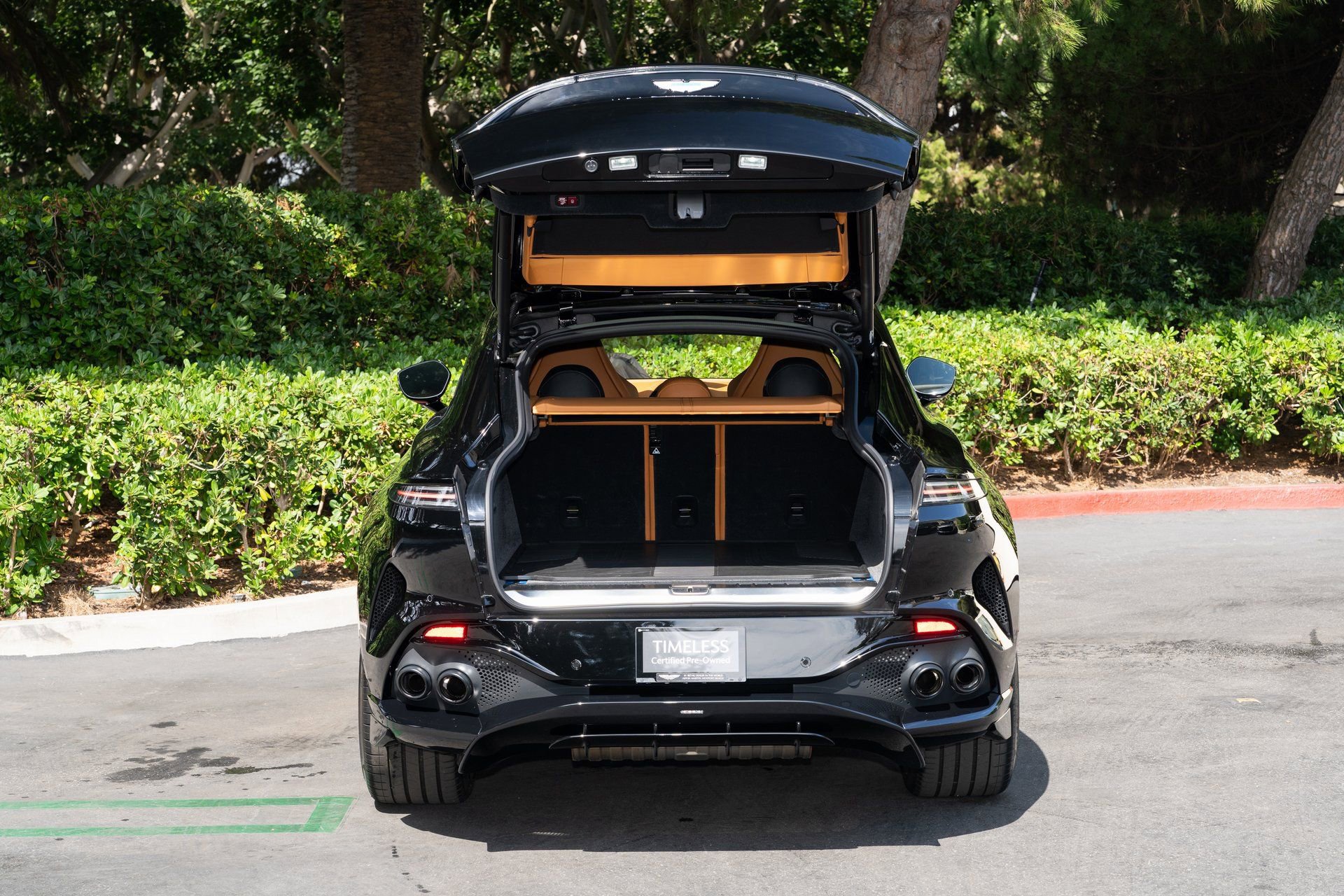 Used 2025 Aston Martin DBX 707 AWD/4WD image 7