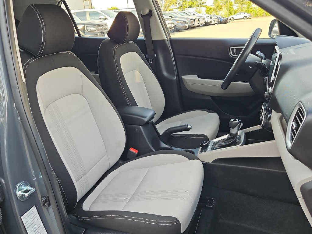 Used 2025 Hyundai Venue SEL FWD image 31