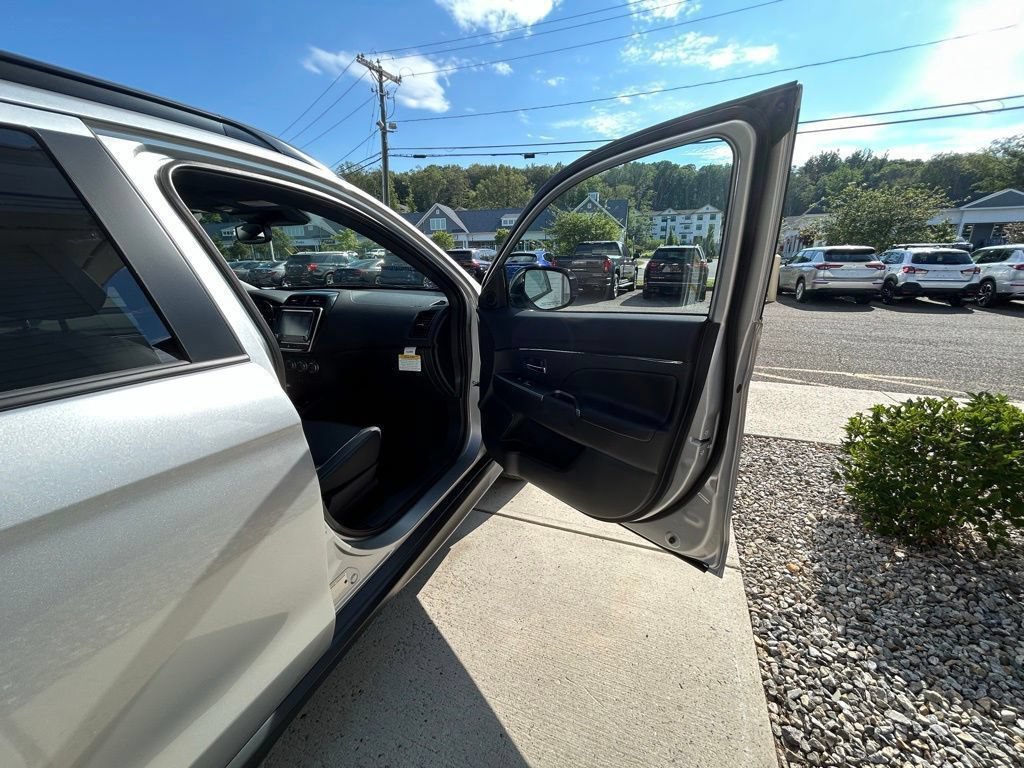 Used 2025 Mitsubishi Outlander Sport SEL AWD/4WD image 40
