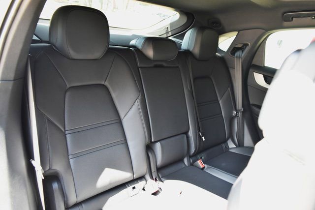 Used 2025 Porsche Cayenne Coupe AWD/4WD image 21