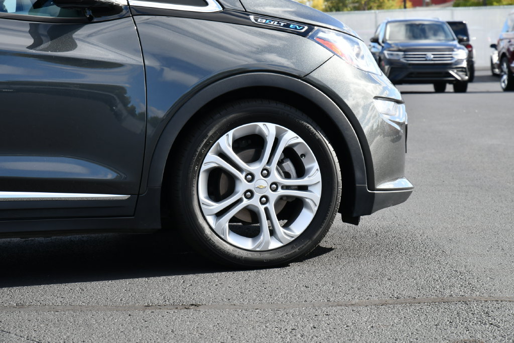 Used 2021 Chevrolet Bolt LT FWD image 9