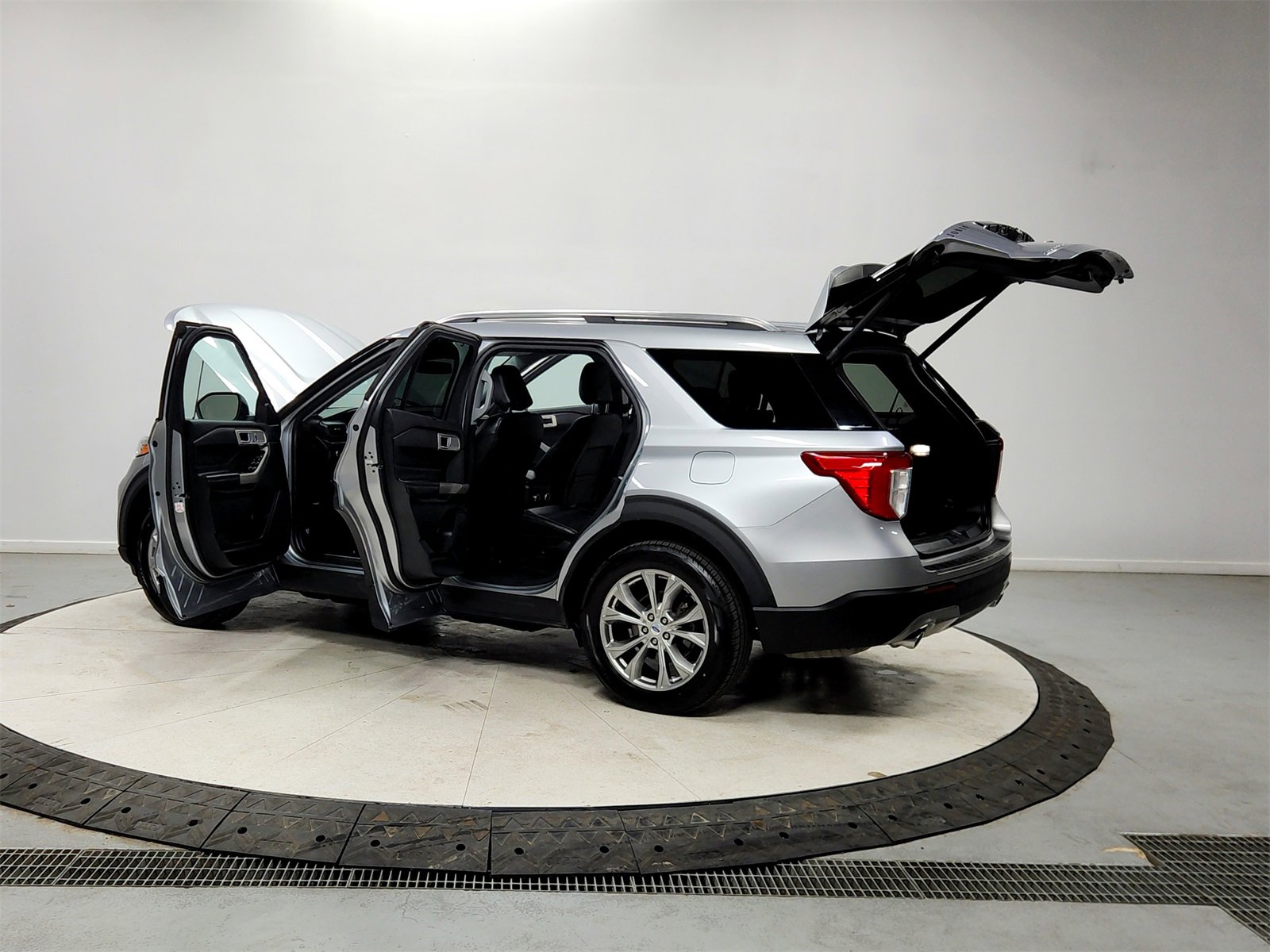 Used 2023 Ford Explorer Limited image 13