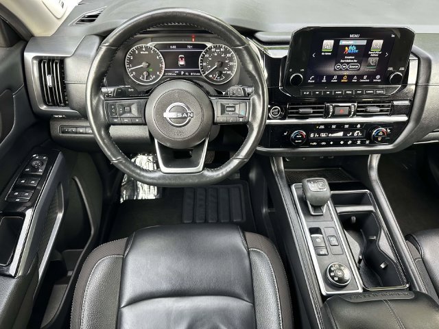 Used 2023 Nissan Pathfinder SL w/ SL Premium Package AWD/4WD image 4
