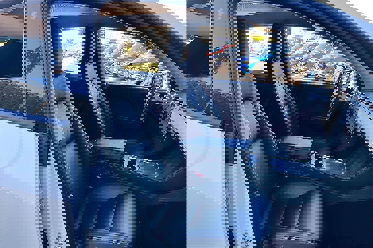 Used 2022 Tesla Model Y Long Range image 8