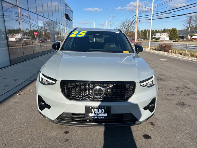 Certified 2025 Volvo XC40 B5 Plus AWD/4WD image 6