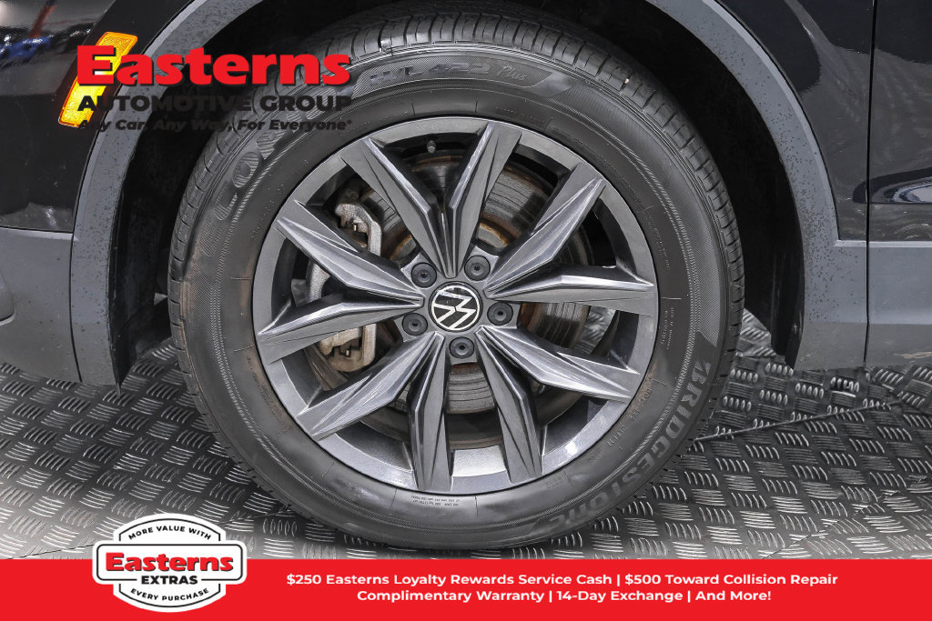 Used 2023 Volkswagen Tiguan SE AWD/4WD image 32