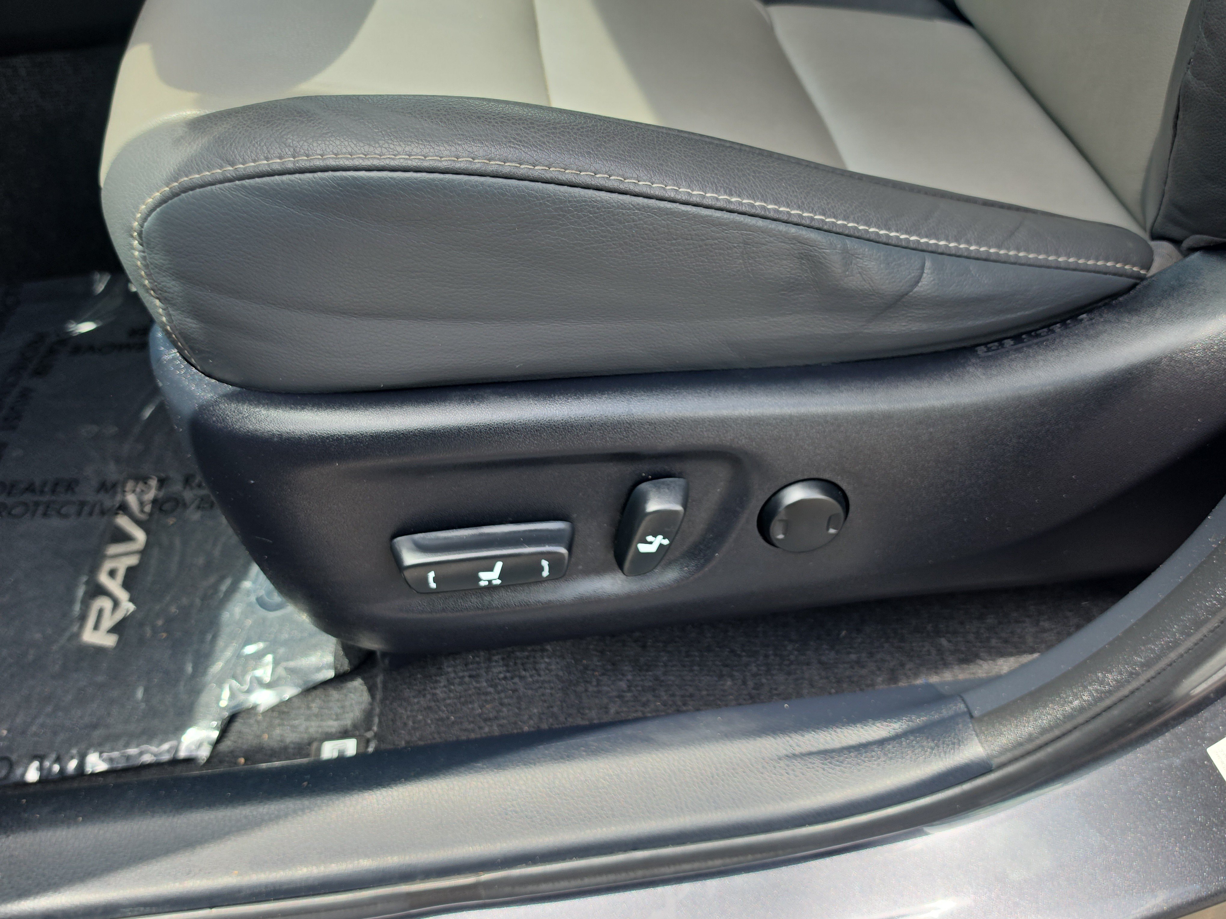 Used 2015 Toyota RAV4 Limited AWD/4WD image 21