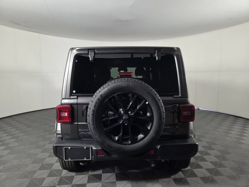 Used 2025 Jeep Wrangler Unlimited Sahara AWD/4WD image 6