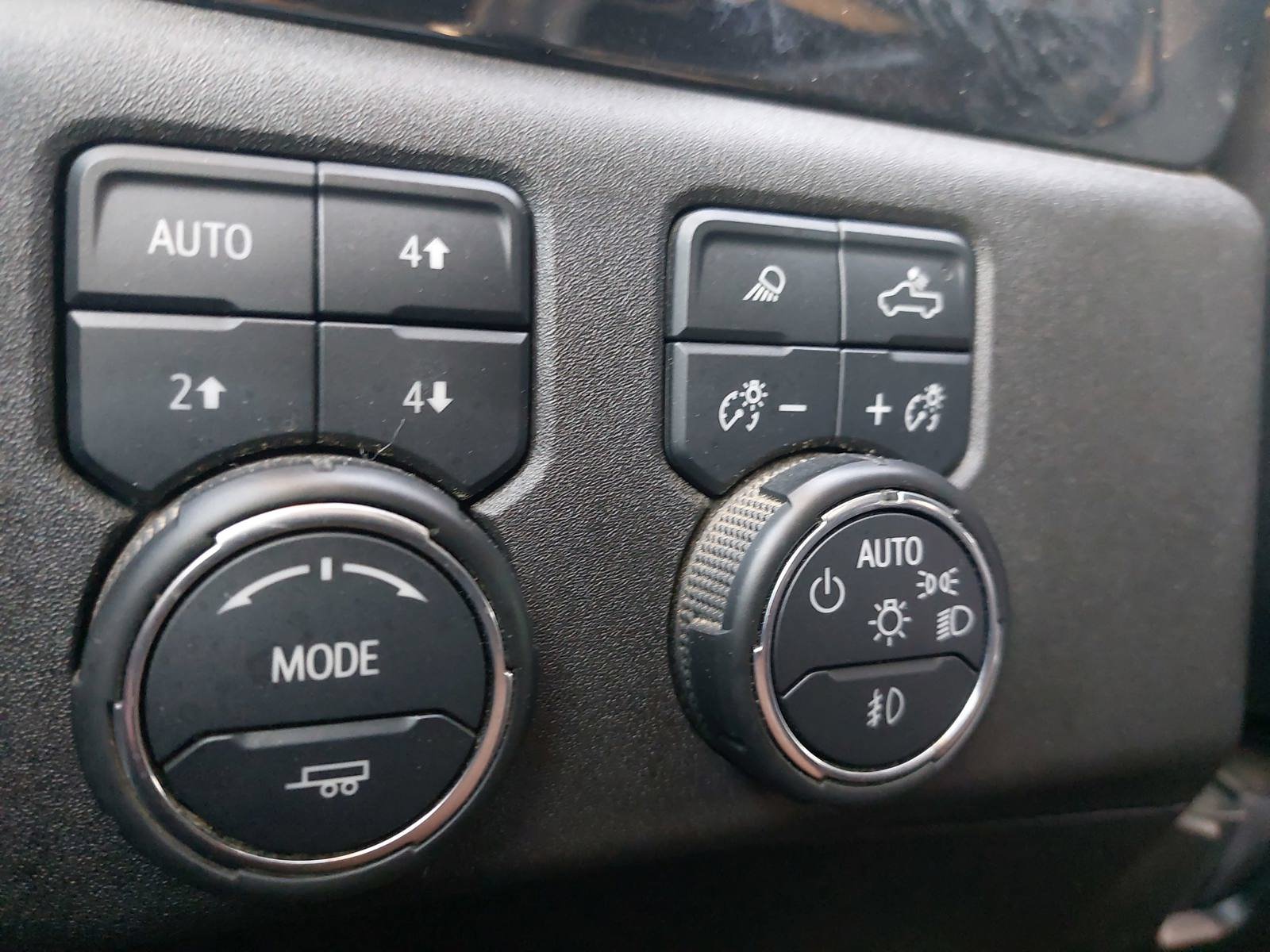 Used 2024 Chevrolet Silverado 2500 High Country w/ Technology Package AWD/4WD image 26
