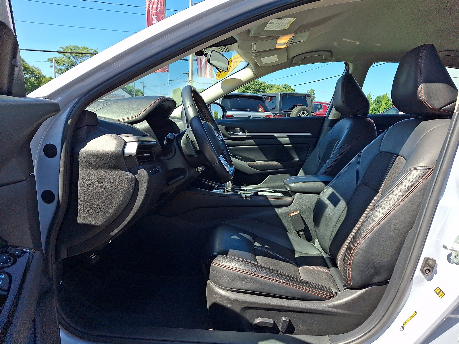 Used 2024 Nissan Altima 2.5 SR FWD image 15